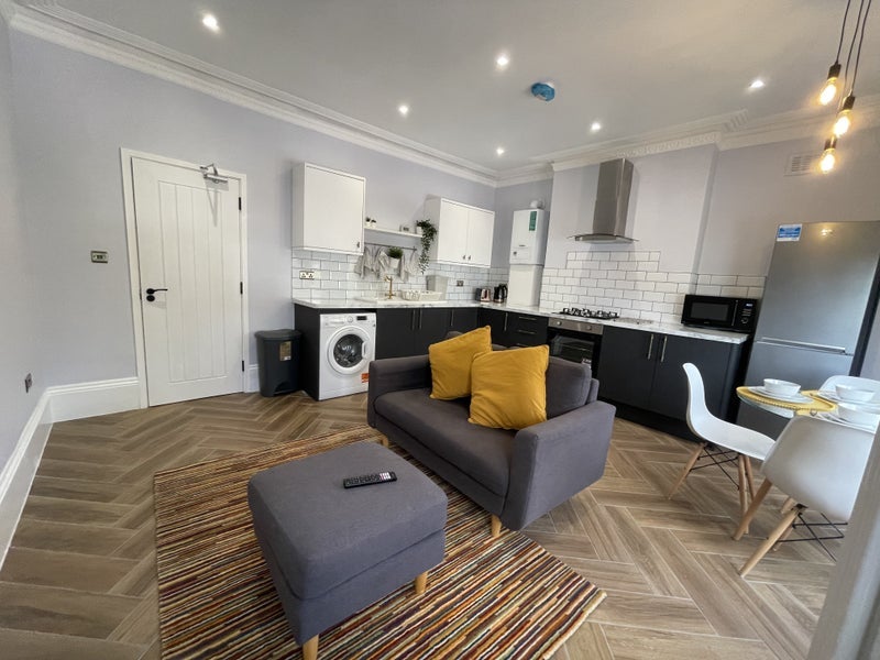 Room Elmers End Road in Greater London