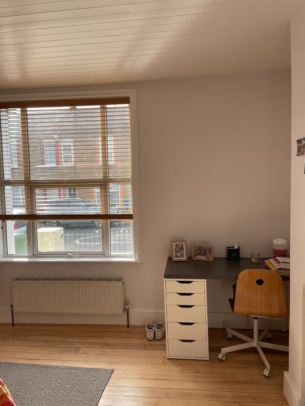Room Cheltenham Road in Greater London