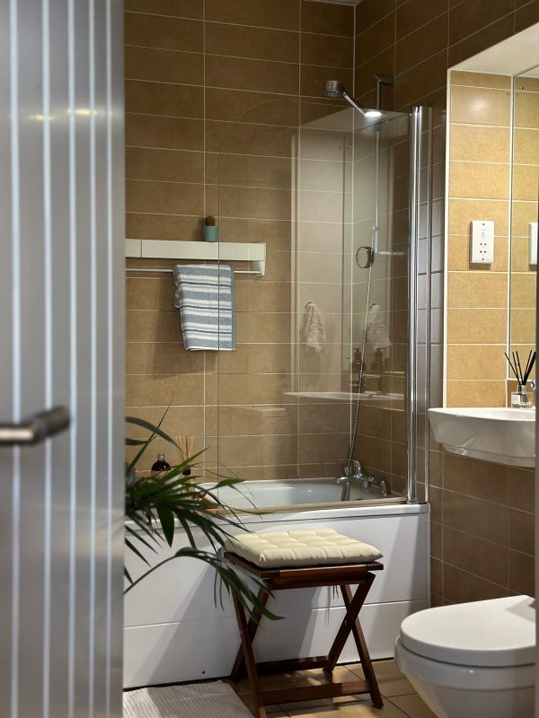 Room Bishops Way in Greater London