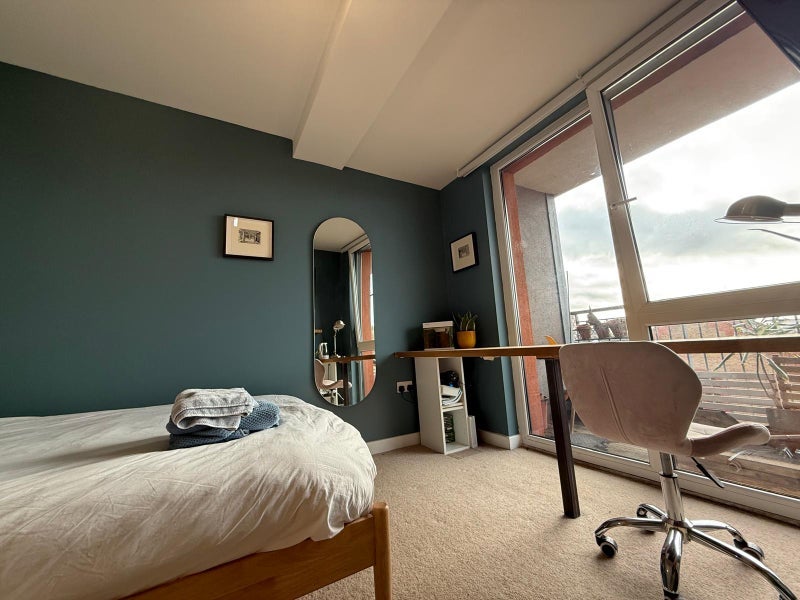 Room Bishops Way in Greater London