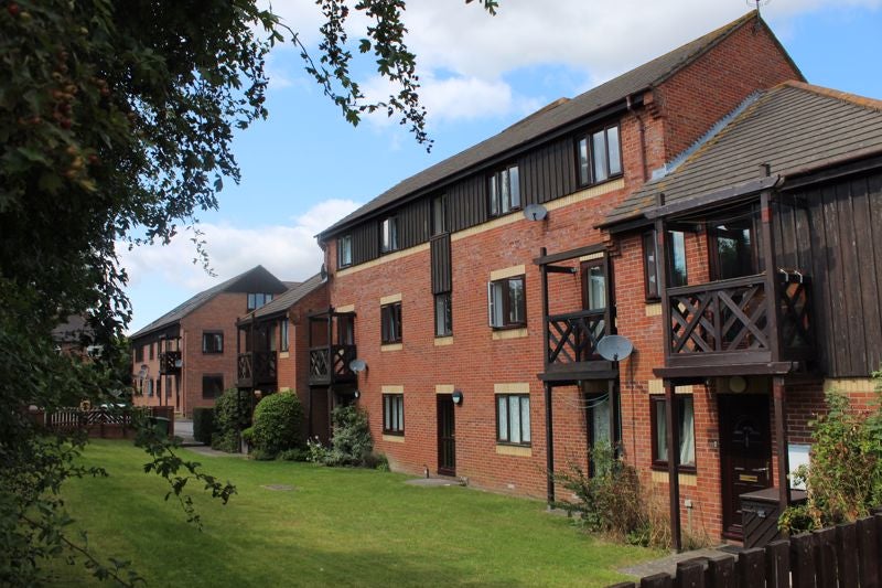 Flat Roebuck Court in South Oxfordshire