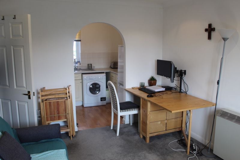 Flat Roebuck Court in South Oxfordshire