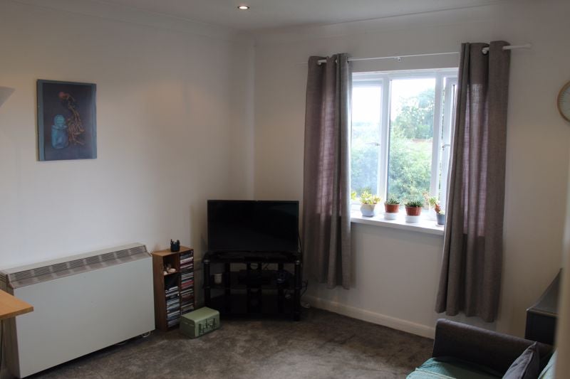 Flat Roebuck Court in South Oxfordshire