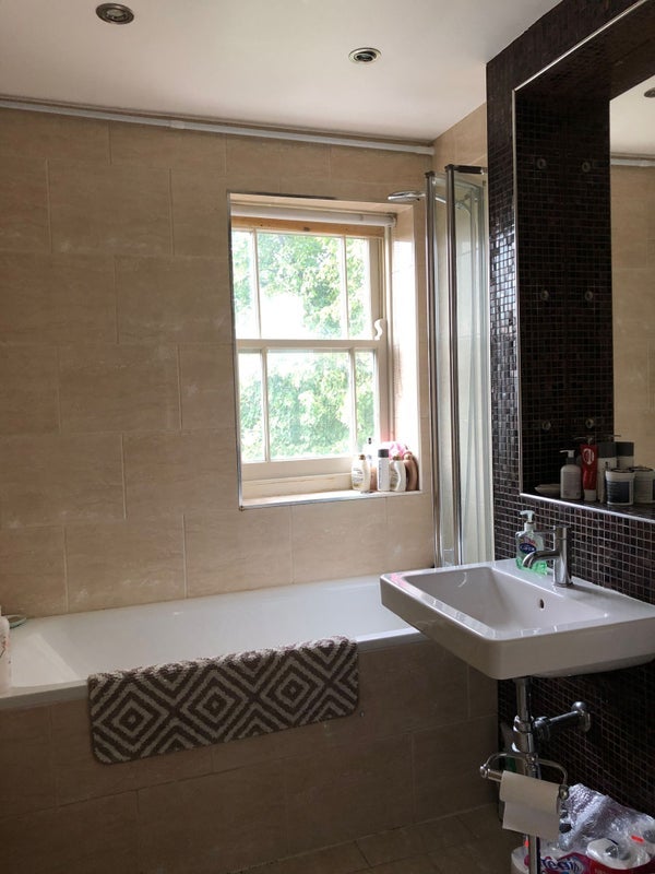 Room Loraine Road in Greater London