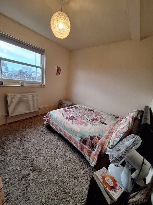 Room Loraine Road in Greater London