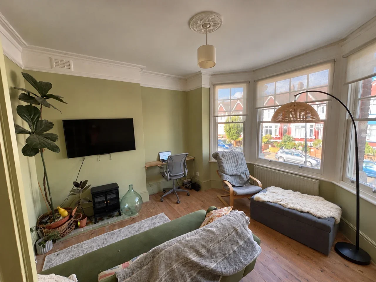 Flat Heybridge Avenue in Greater London