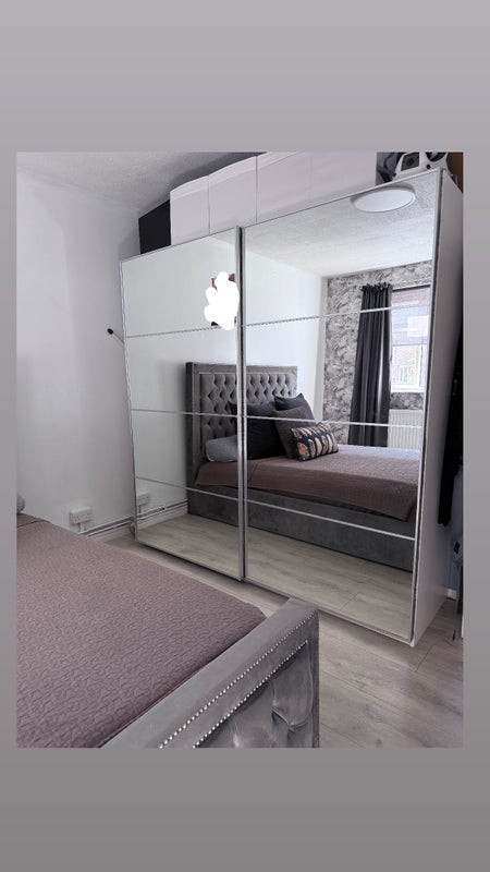 Room Collinson Street in Greater London
