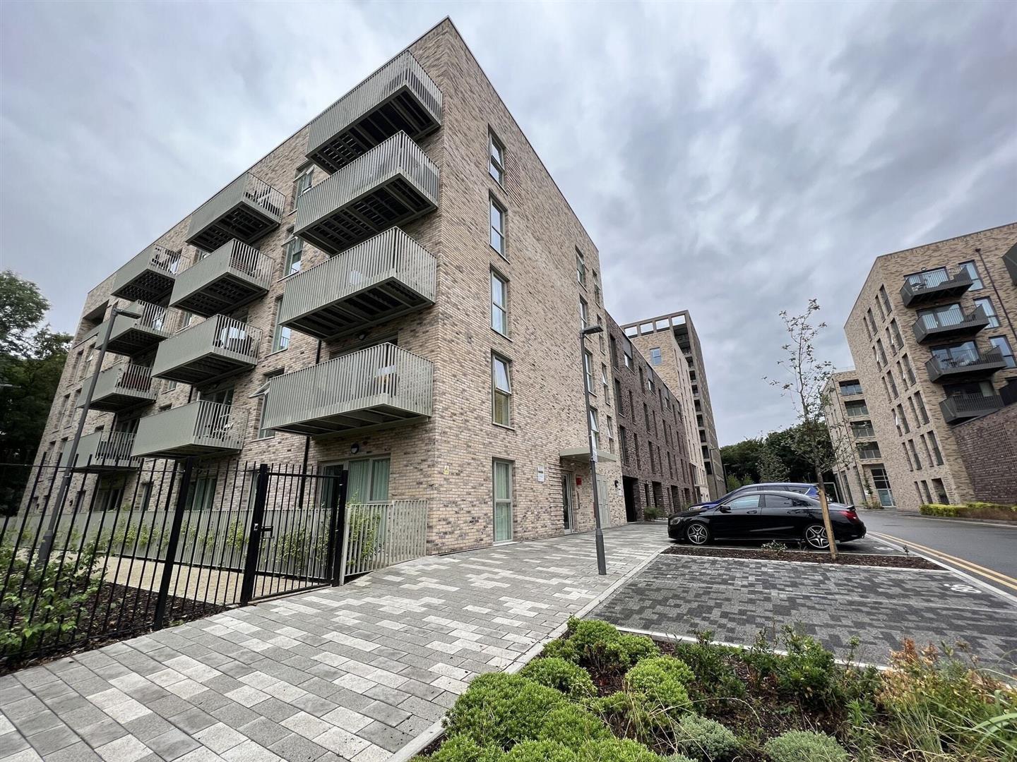 Flat Mahindra Way in Greater London