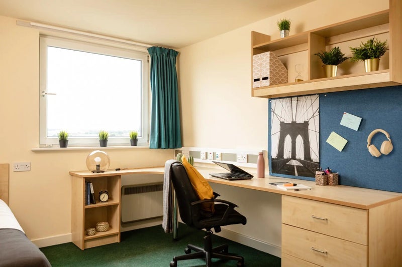 Room Burley Road in Leeds