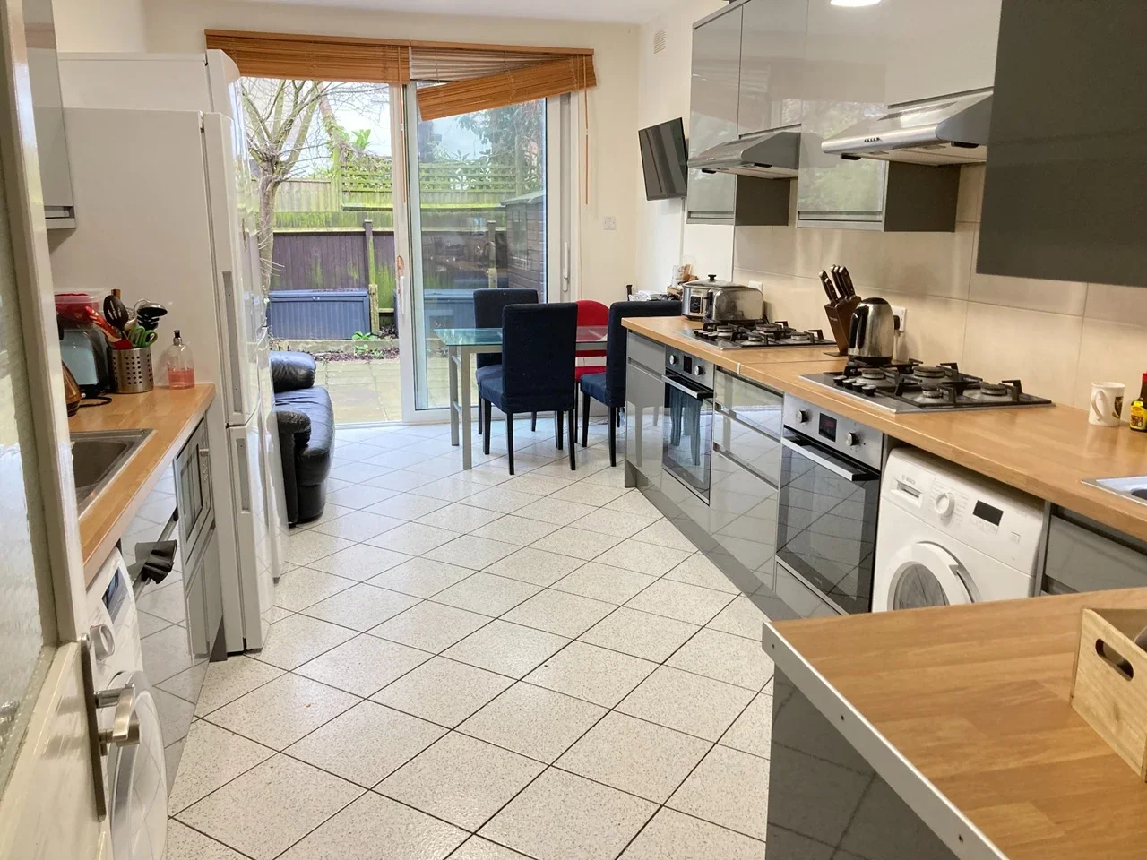 Room Adelaide Road in Greater London