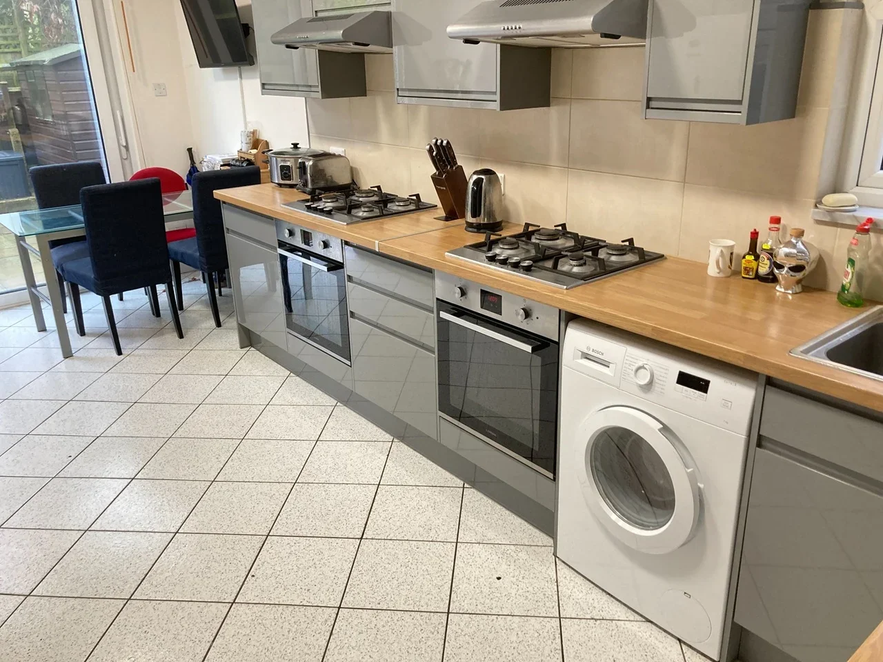 Room Adelaide Road in Greater London