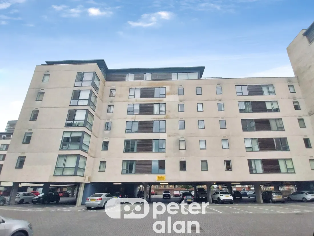 Flat Falcon Drive in Cardiff