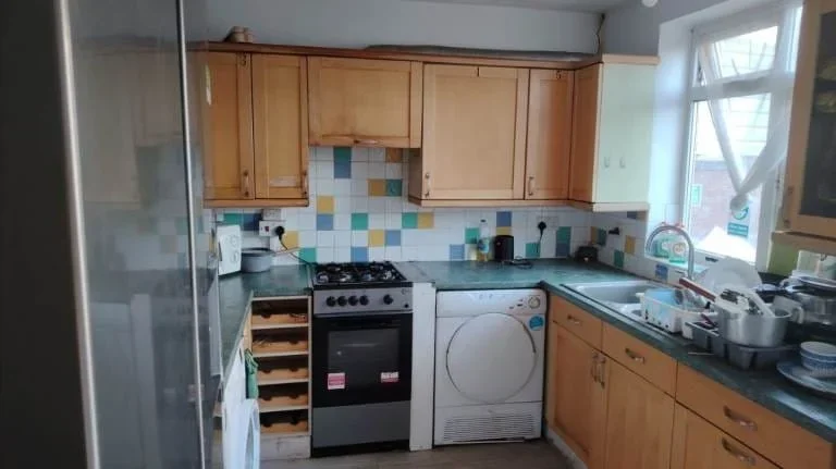 Room Booth Road in Greater London