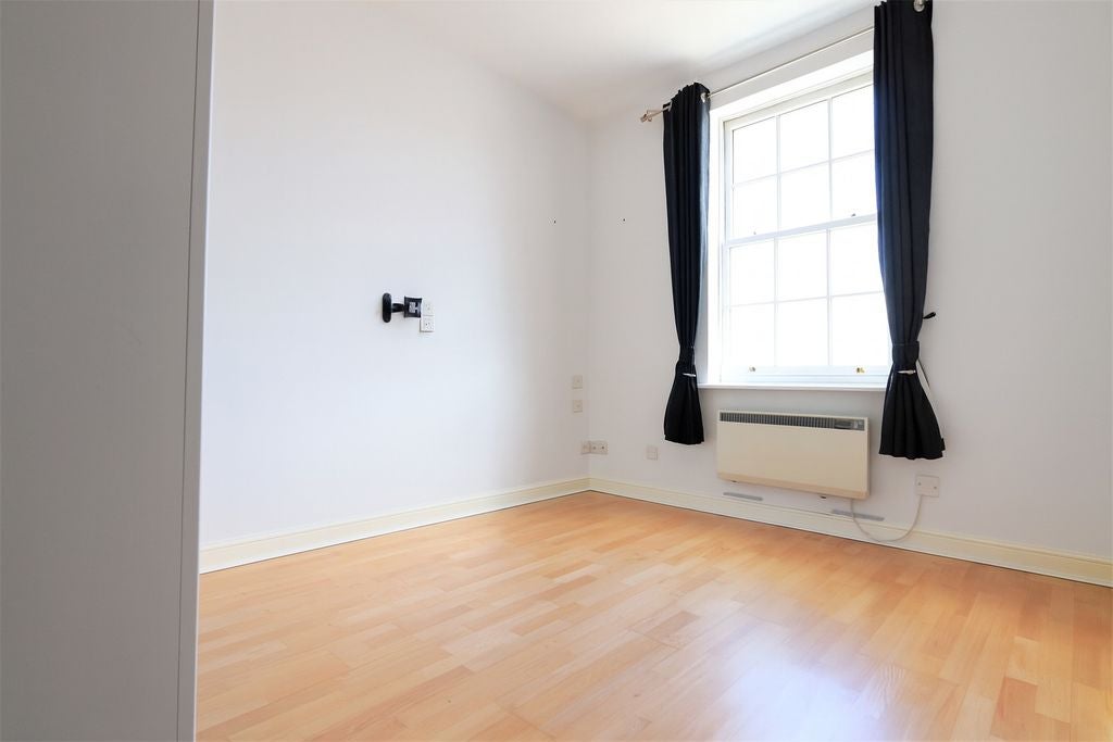 Flat James Lee Square in Greater London