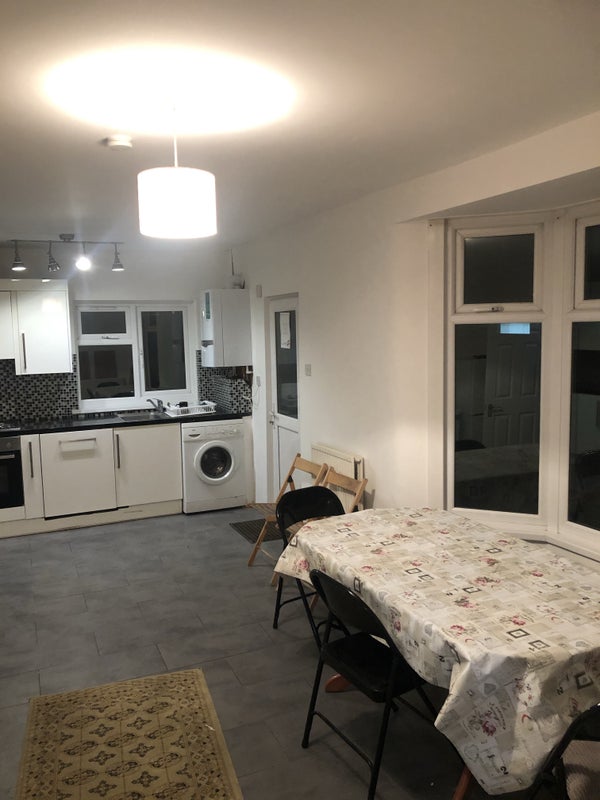 Room Samson Street in Greater London