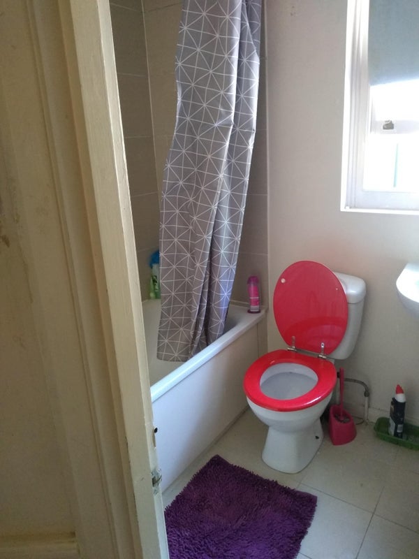 Room Shelgate Road in Greater London
