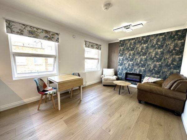 Flat Iffley Road in Greater London