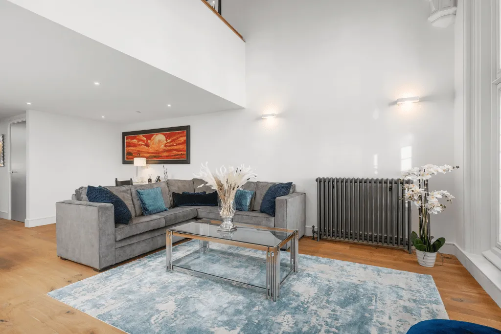 Flat Donaldson Drive in City of Edinburgh