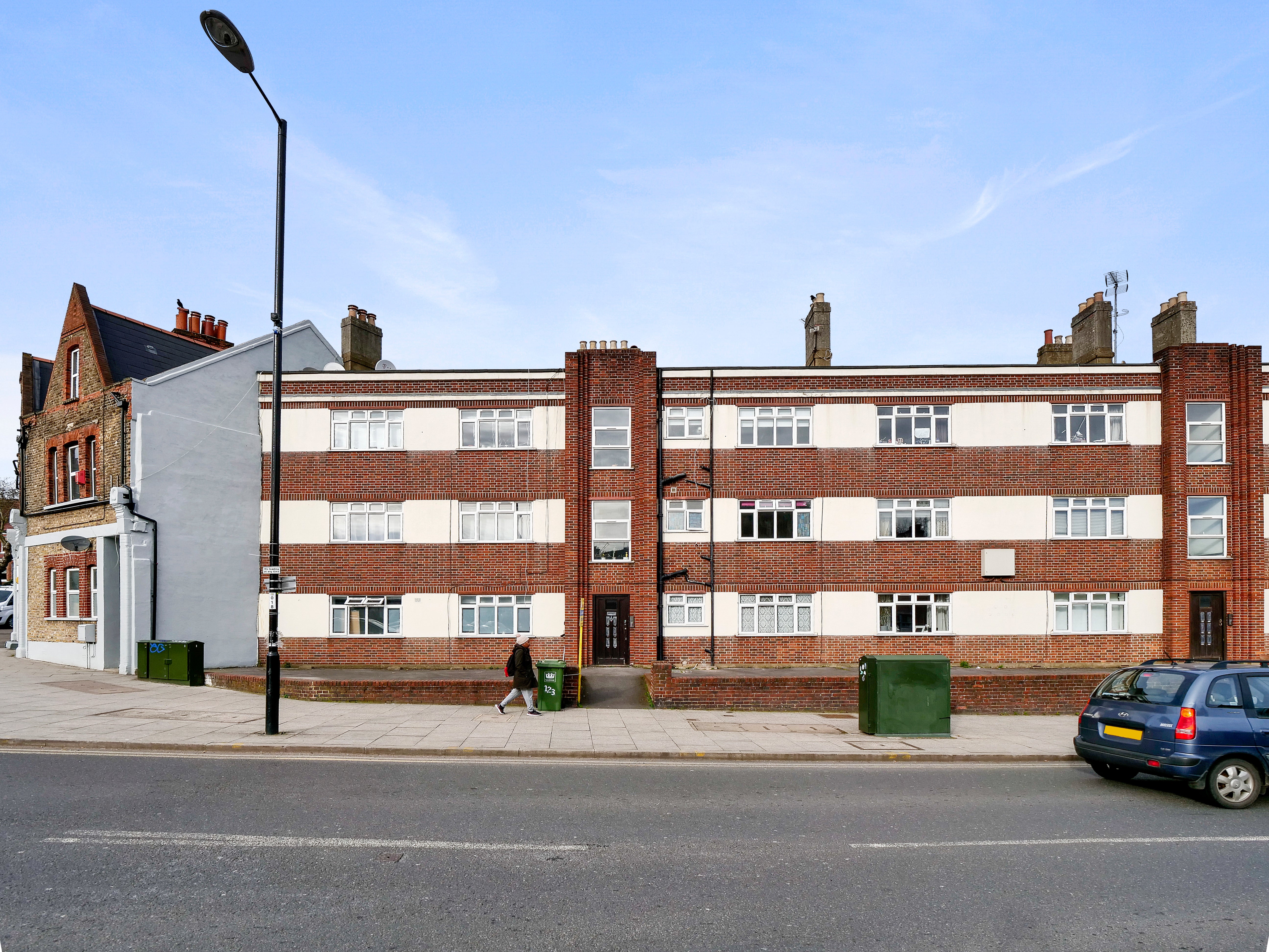 Flat Ladywell Road in Greater London
