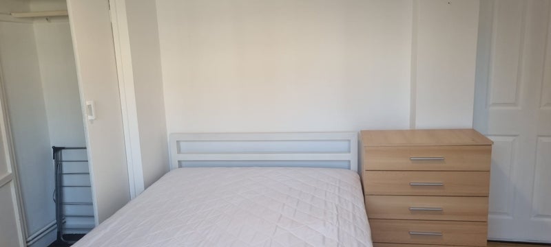 Room Hyde Road in Greater London