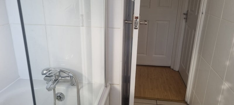 Room Hyde Road in Greater London