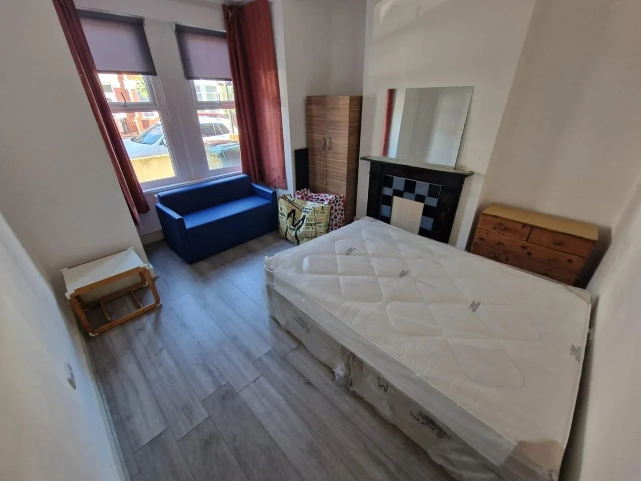 Room Halley Road in Greater London