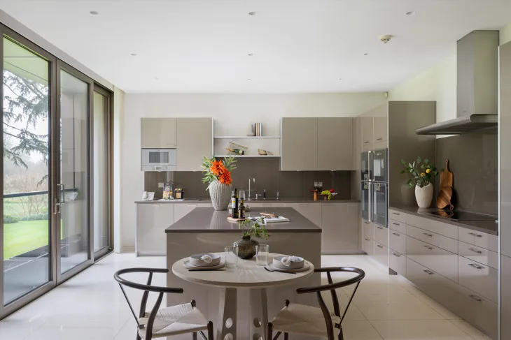 Flat Hampstead Lane in Greater London
