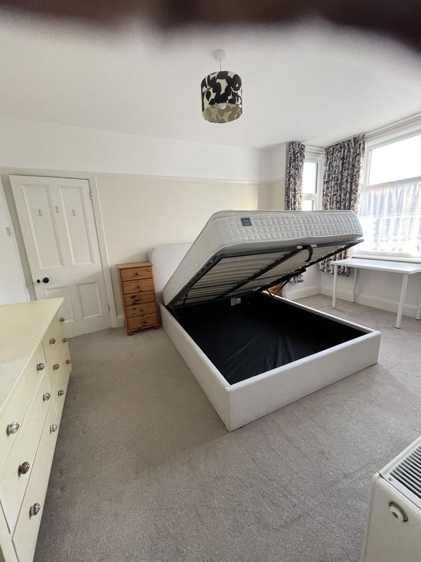 Room Muller Road in Bristol