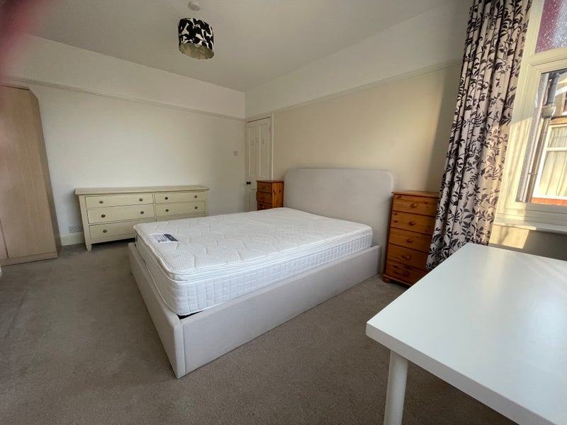 Room Muller Road in Bristol