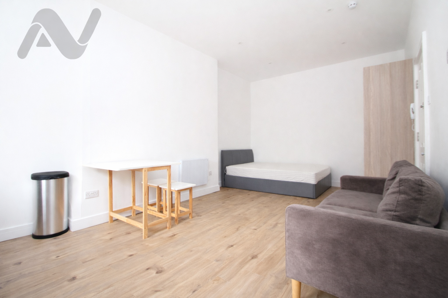 Flat Seven Sisters Road in Greater London