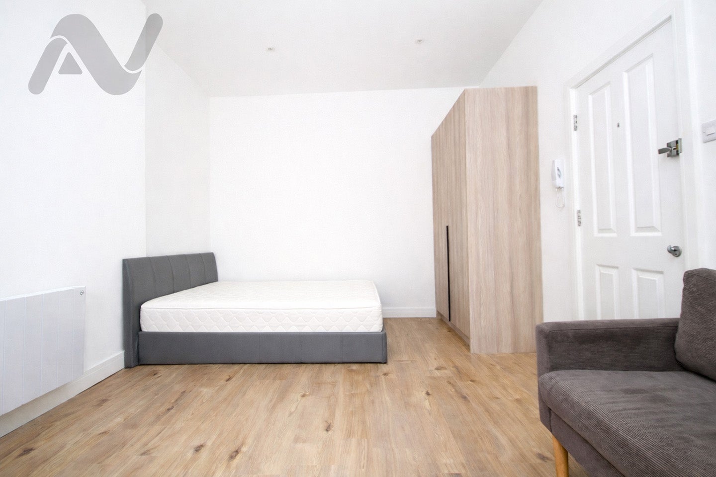 Flat Seven Sisters Road in Greater London