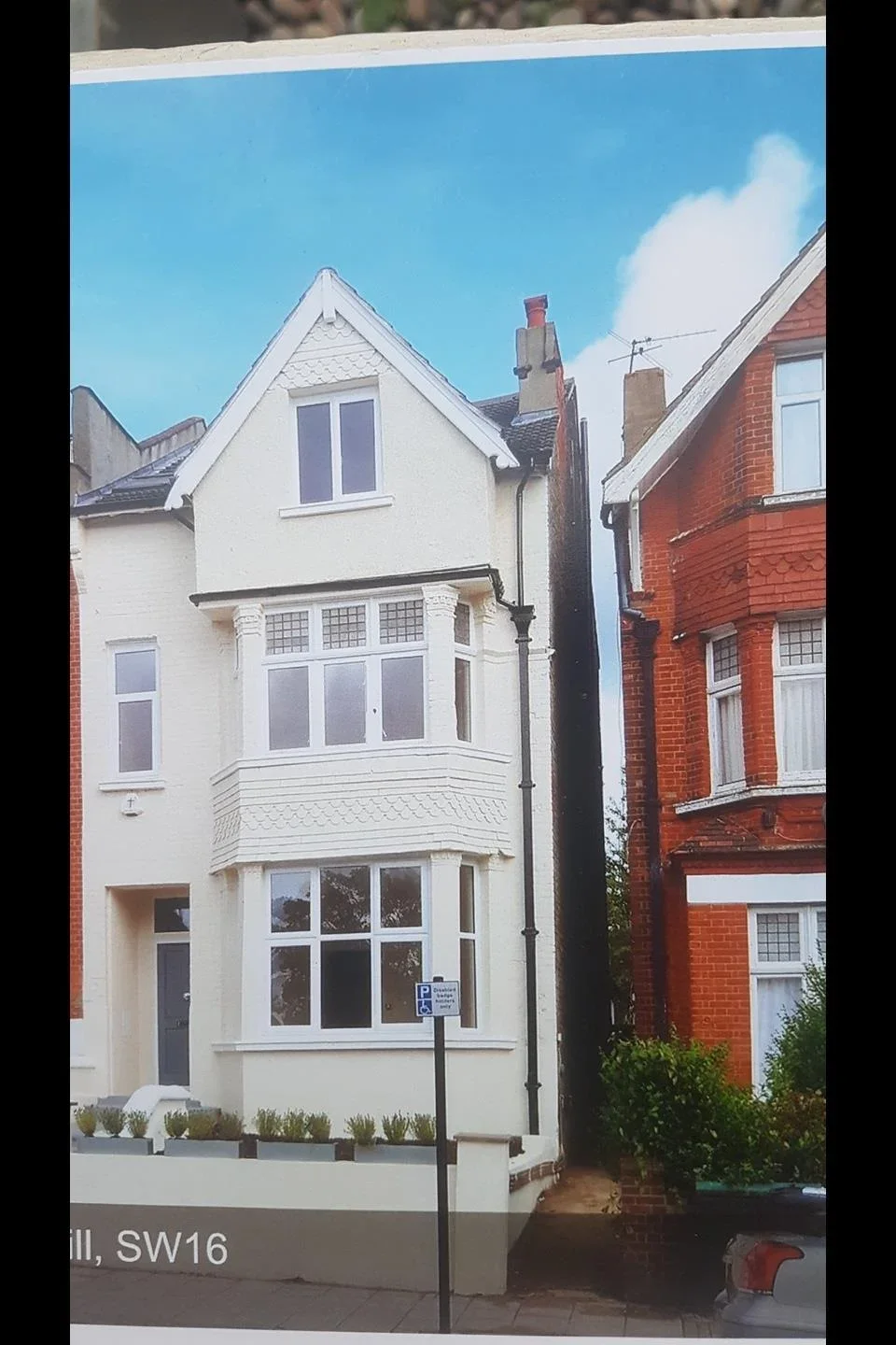 Flat Gleneldon Road in Greater London