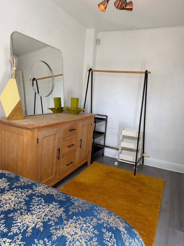 Room Larkhall Lane in Greater London