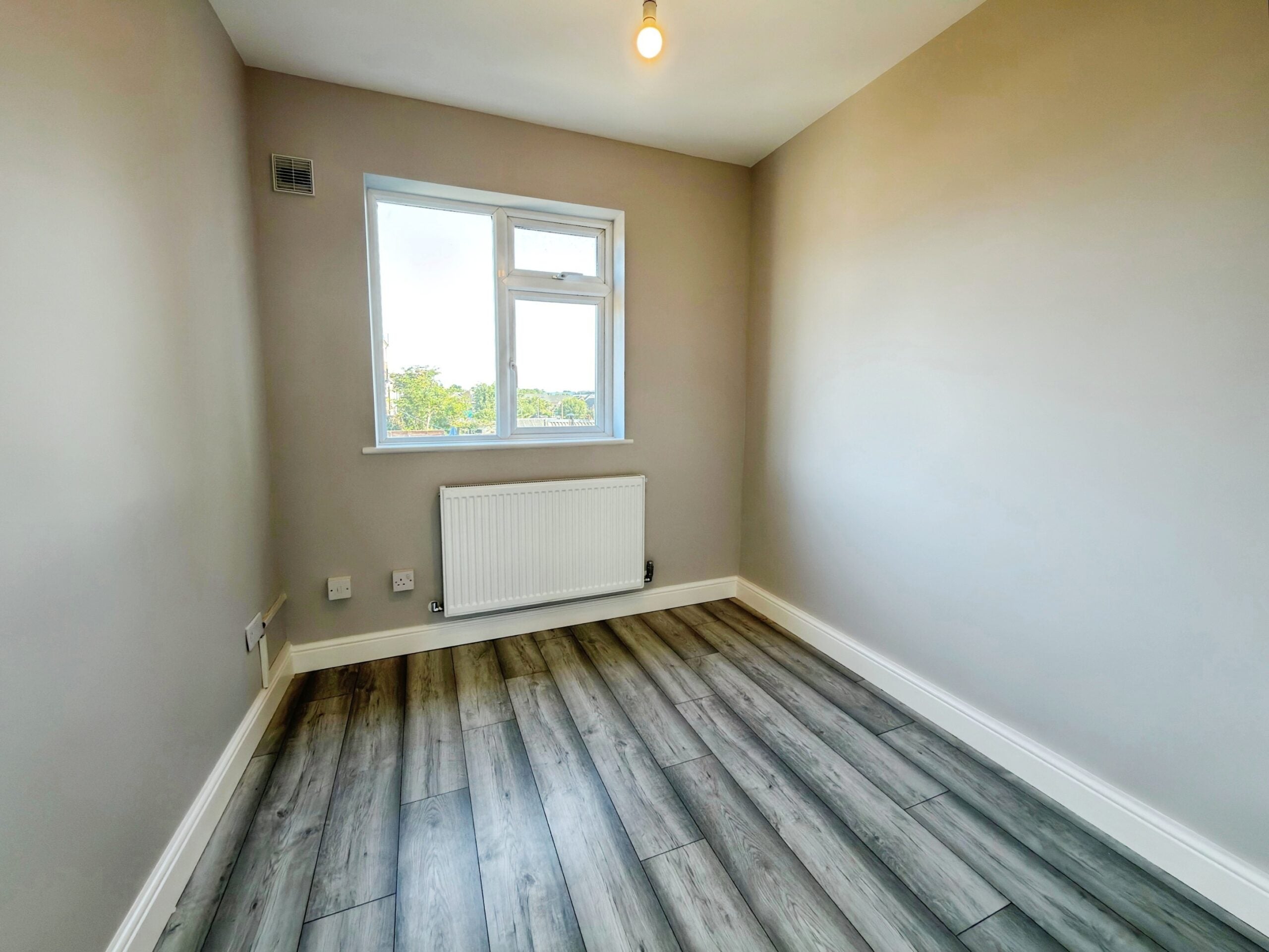 Flat Elm Road in Aveley