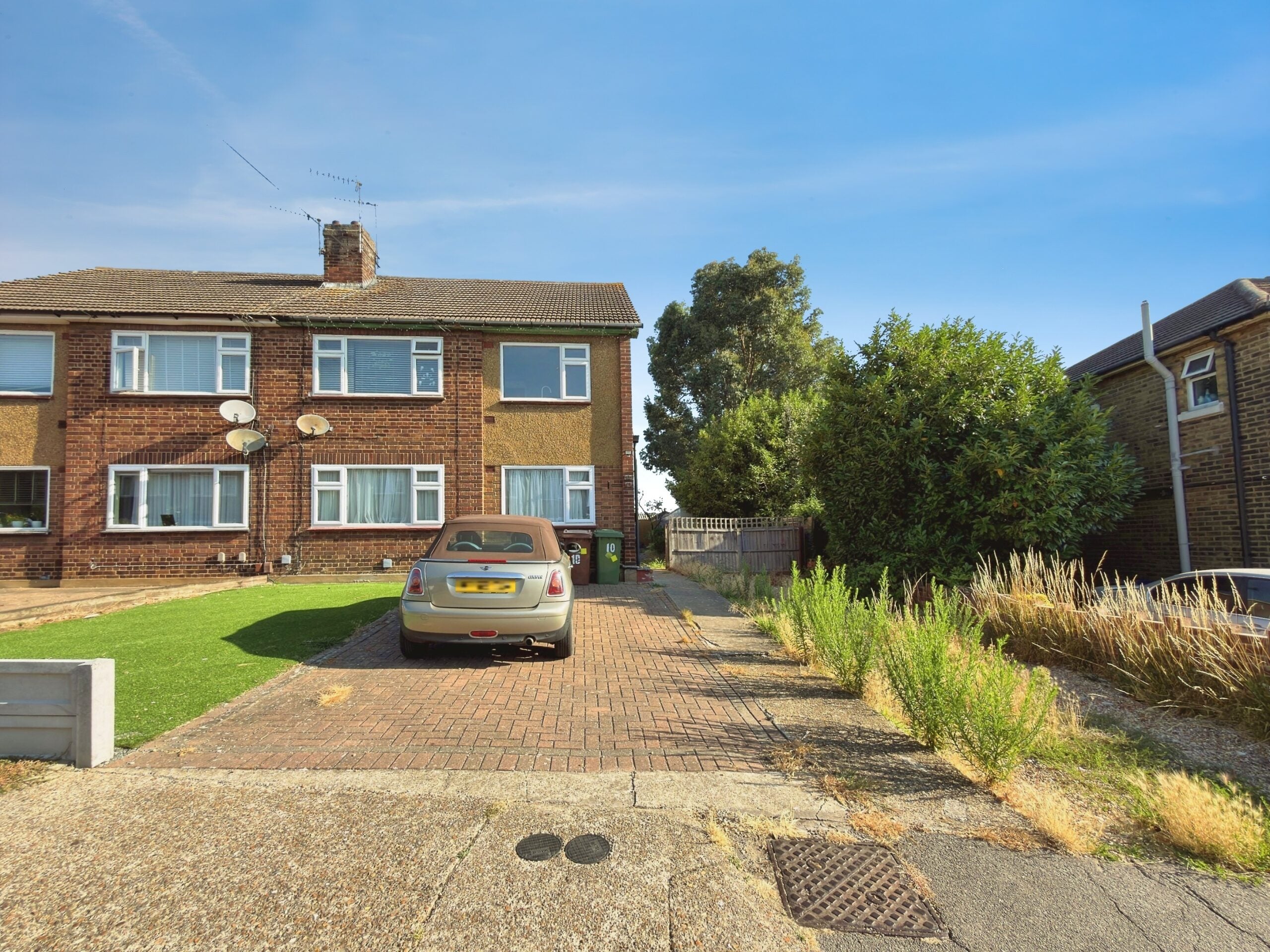 Flat Elm Road in Aveley