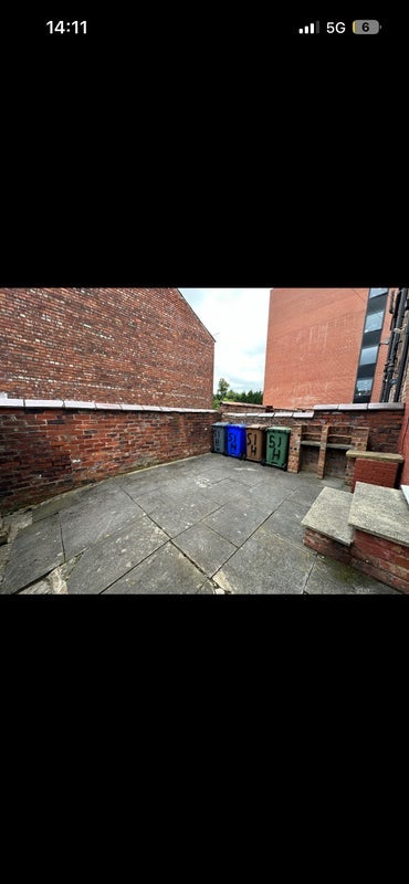 Room Hathersage Road in Manchester
