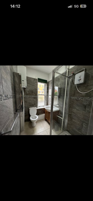 Room Hathersage Road in Manchester