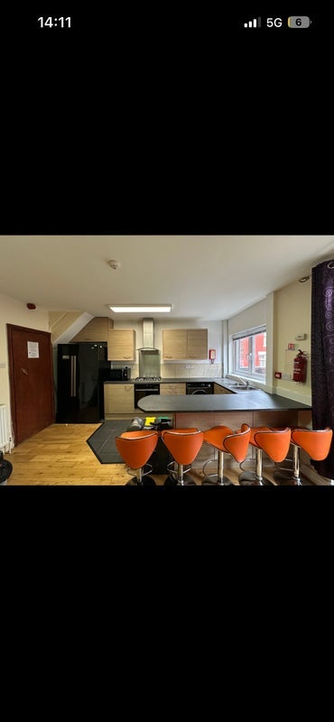Room Hathersage Road in Manchester