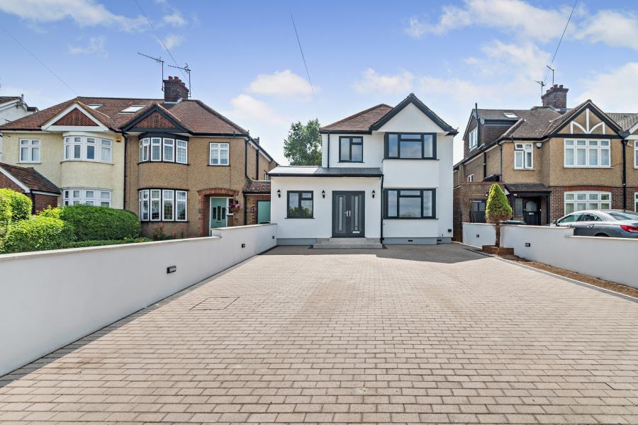 House Hampermill Lane in Three Rivers
