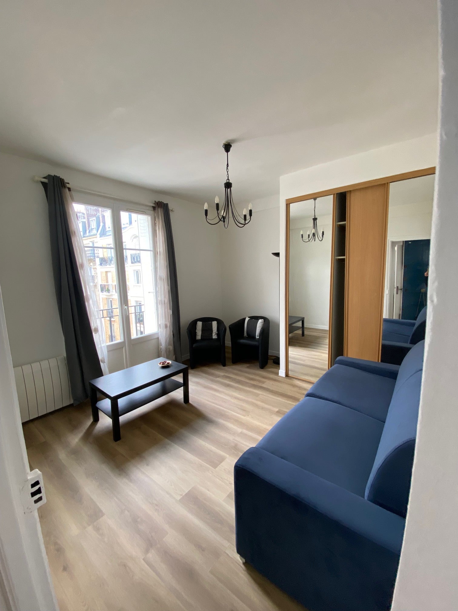 Flat Place Adolphe Chérioux in Paris