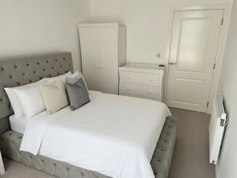Room Mahindra Way in Greater London