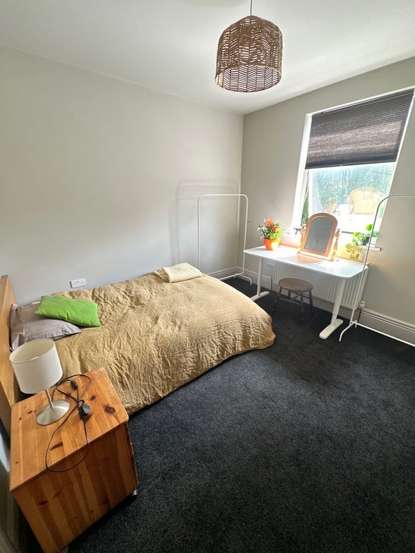 Room Glen Road in Sheffield