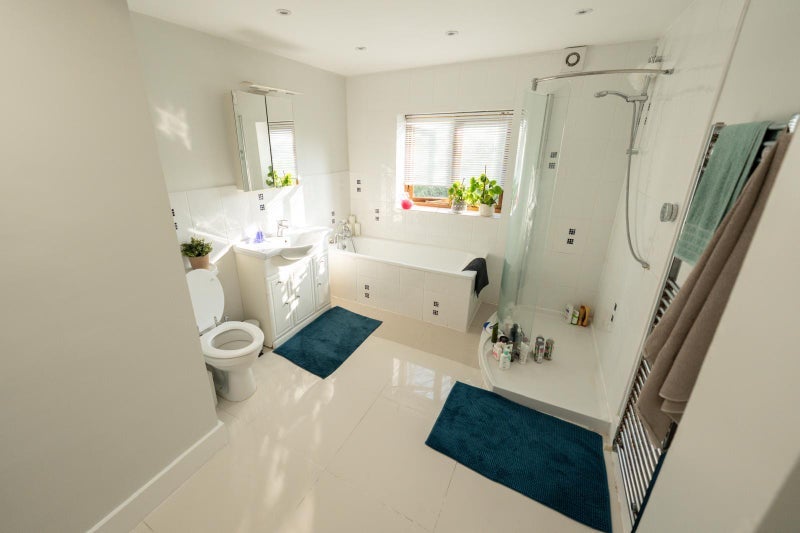 Room Sumatra Road in Greater London