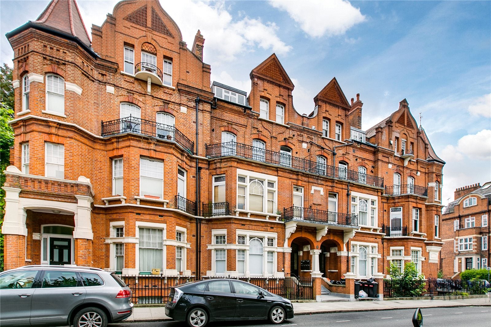 Flat Gliddon Road in Greater London