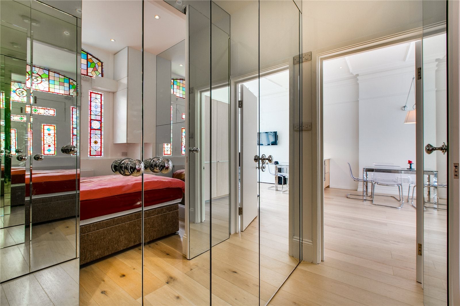 Flat Gliddon Road in Greater London