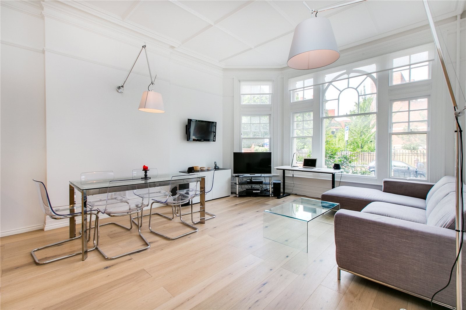 Flat Gliddon Road in Greater London