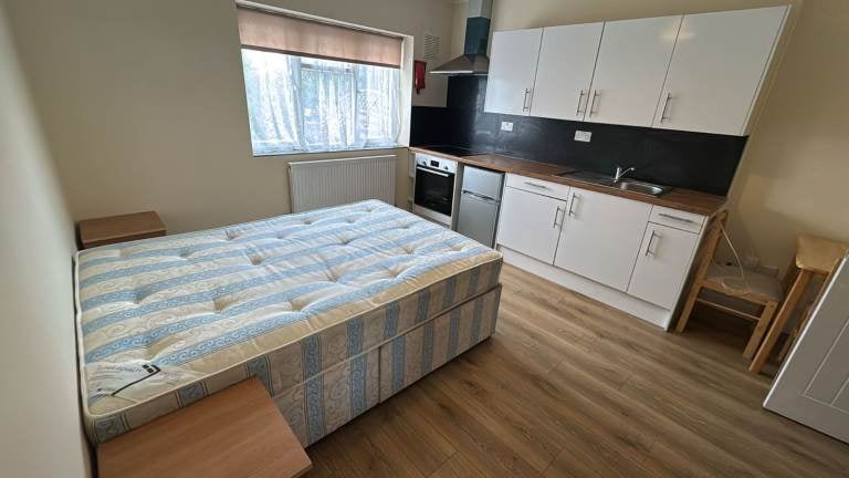 Flat The Ridgeway in Greater London