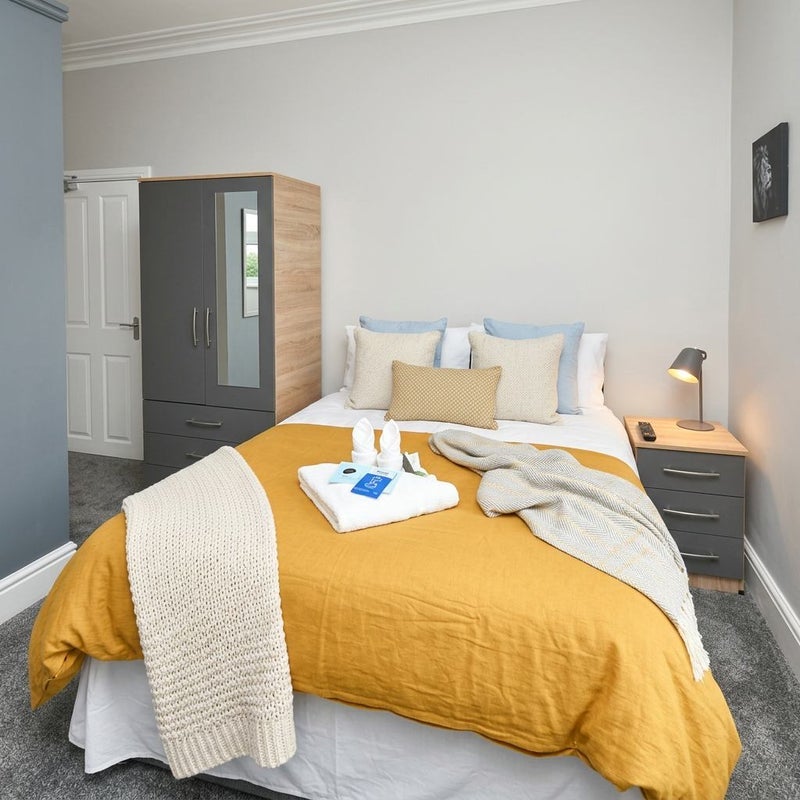 Room Newshaw Walk in Stoke-on-Trent