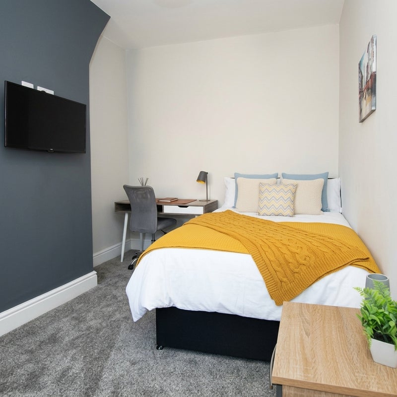 Room Newshaw Walk in Stoke-on-Trent