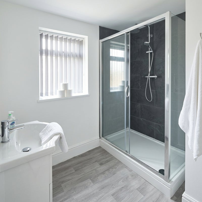 Room Newshaw Walk in Stoke-on-Trent